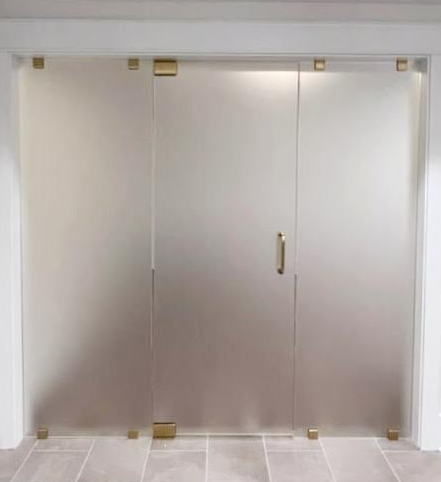 Take a look at these Low- Iron Satin Etched gym entrance doors! How gorgeous!