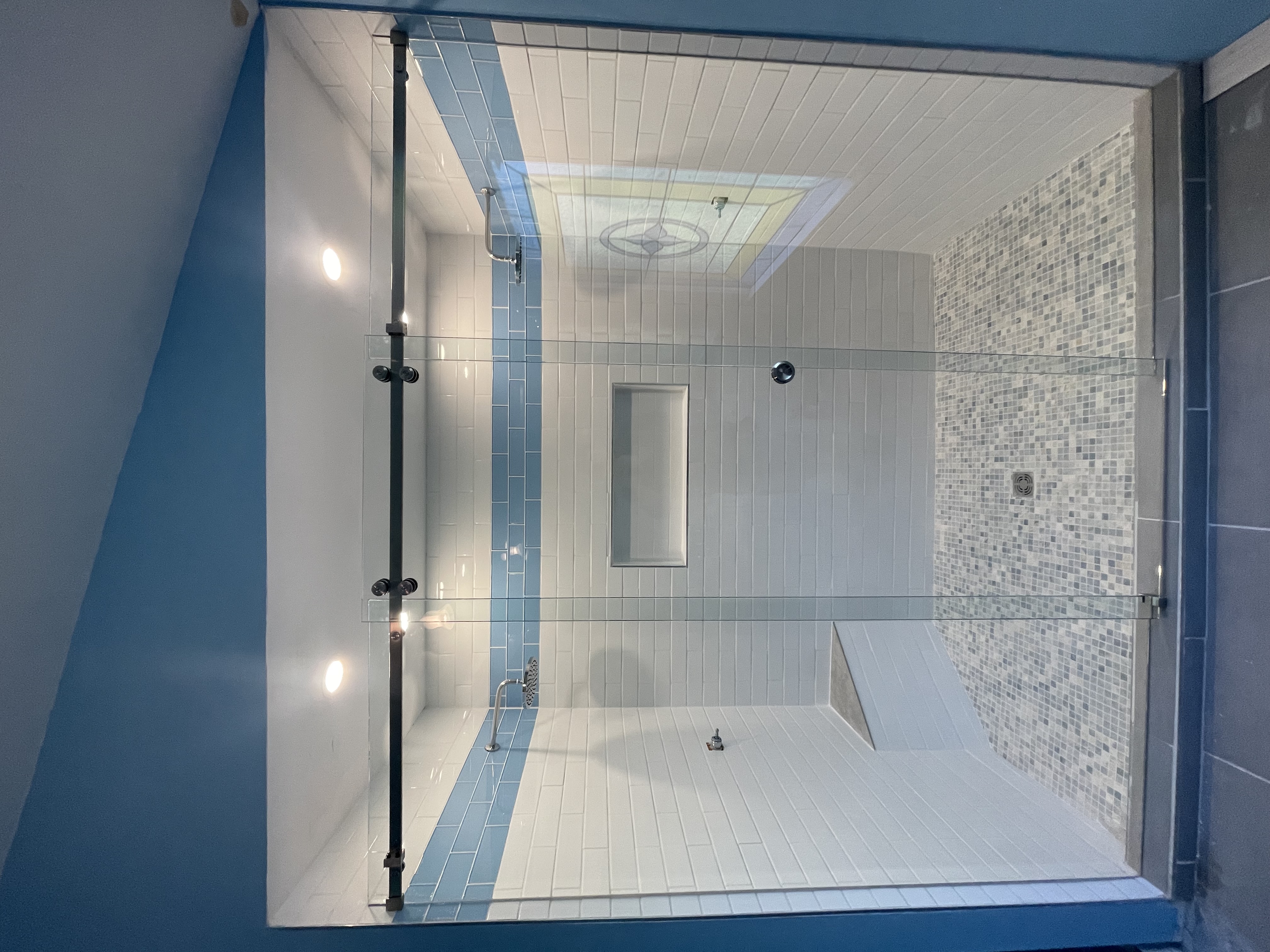 This extra wide Serenity slider reaches up to 95 inches in width!