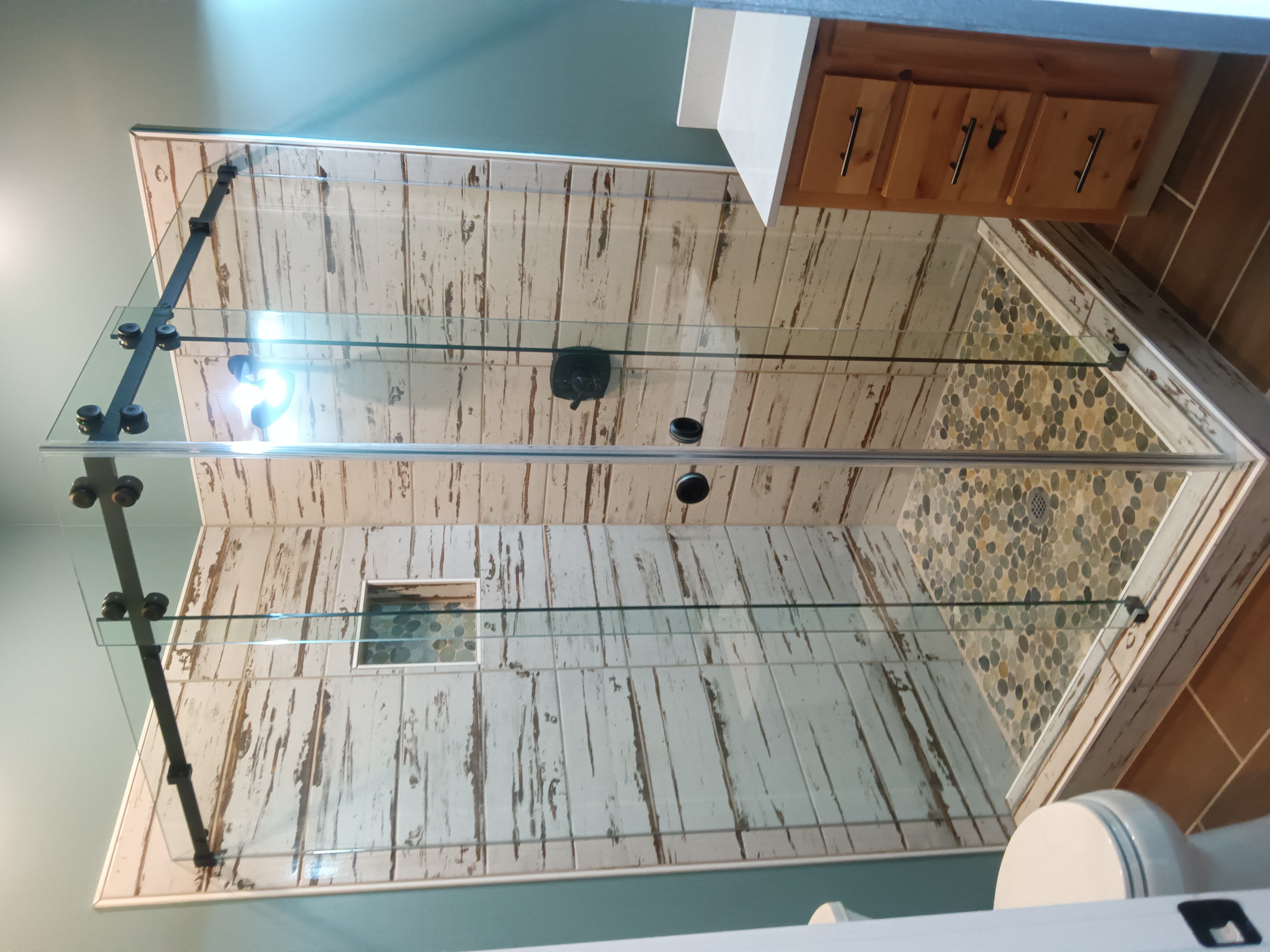 This is a unique barn style slider featuring two sliding doors closing at the corner. The Corner Serenity is ideal in bathrooms with obstructions on the right and left side which makes the corner the best entry point for the user.